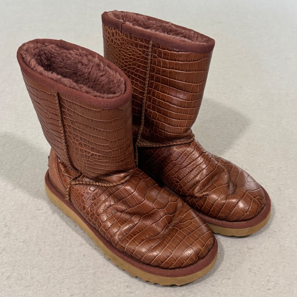 UGG Boots Women 7 Cognac Brown Crocodile Embossed Leather Classic Short Boots